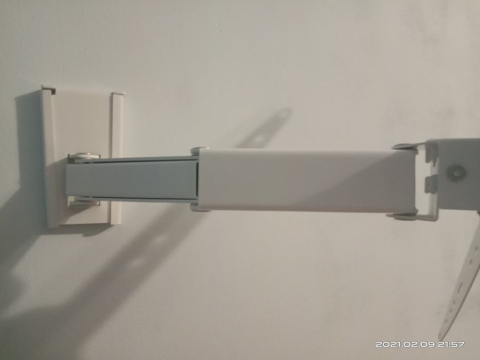 Угловой кронштейн для телевизора