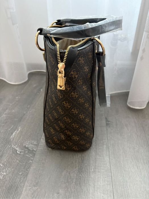 Vand geanta noua guess