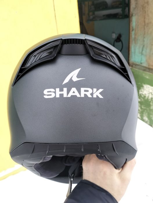 Продам мотошлем шарк