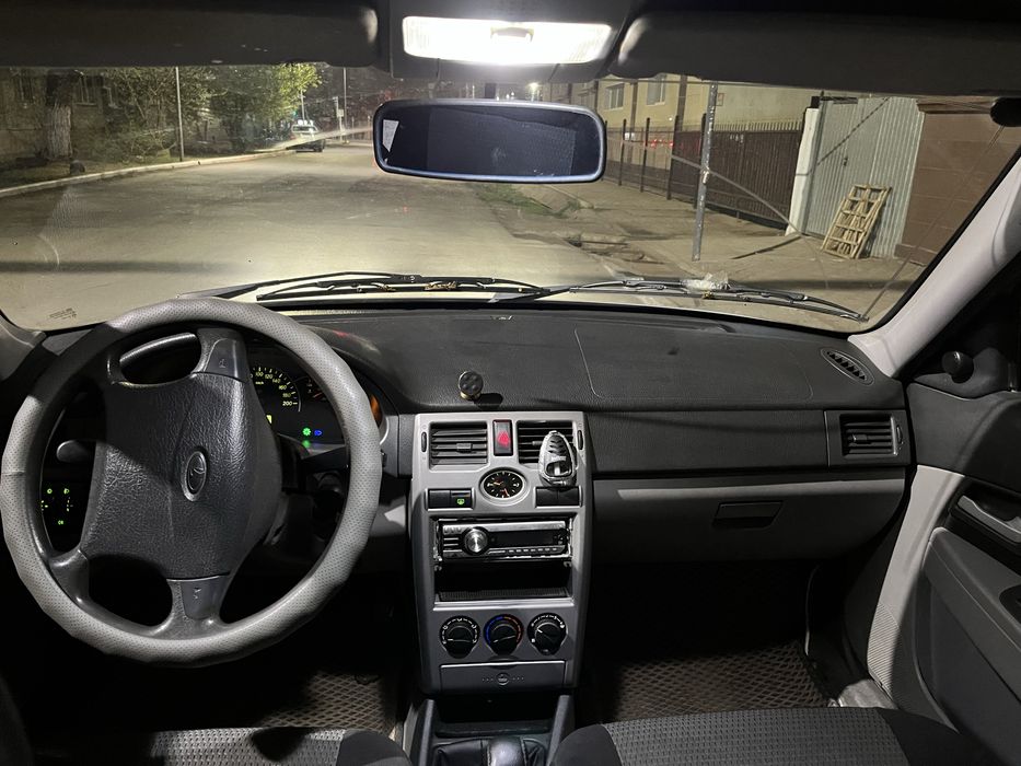 Приора хэтчбек.