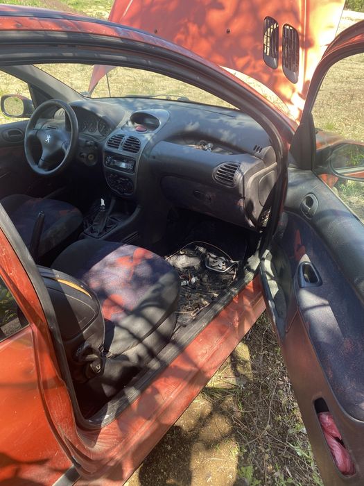 Пежо 206 - части. В движение е. Нов съединител, джанти.