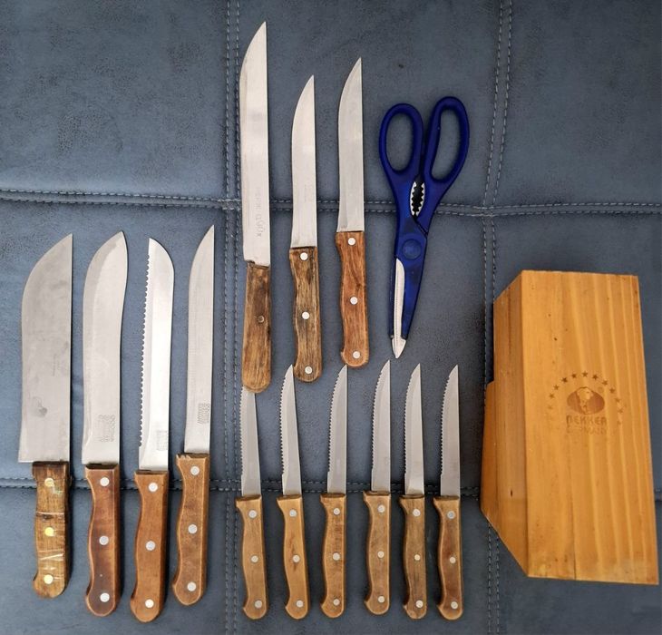 Продаются комплекты разных кухонных приборов.