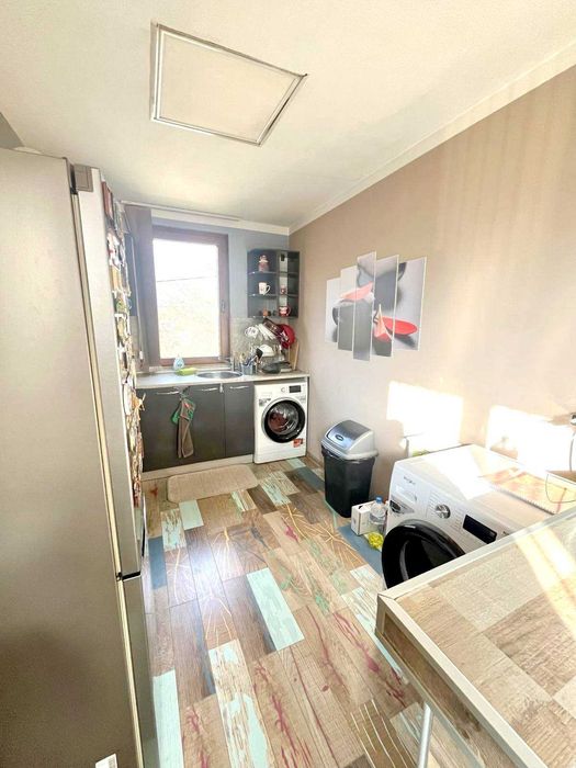 Продава къща в с. Лесново