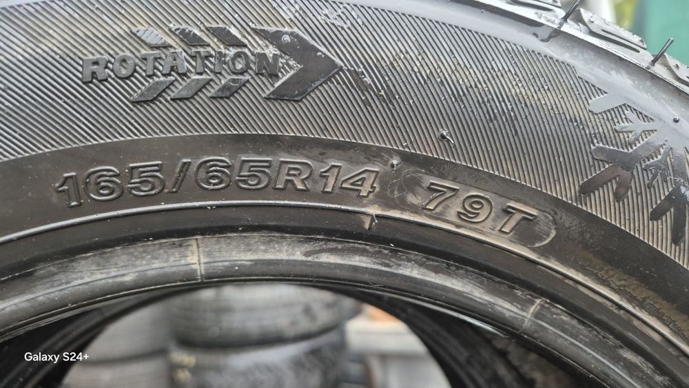 două cauciucuri 165 65 14 de iarnă,m+s