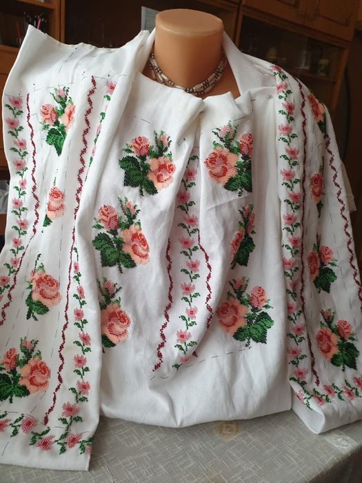 Cămașa națională cusuta cu margele
