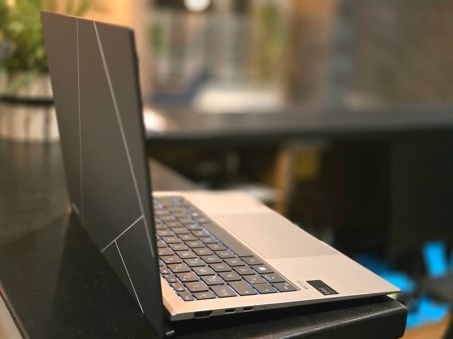 ASUS Zenbook S 13 UX5304MA