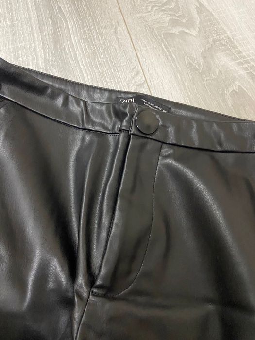 Кожен панталон на Зара