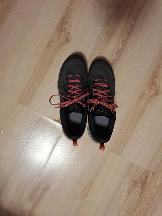 Чисто нови маратонки Quechua