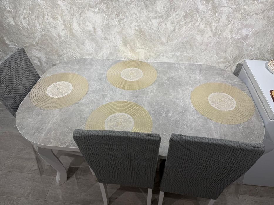 Продам кухонный стол