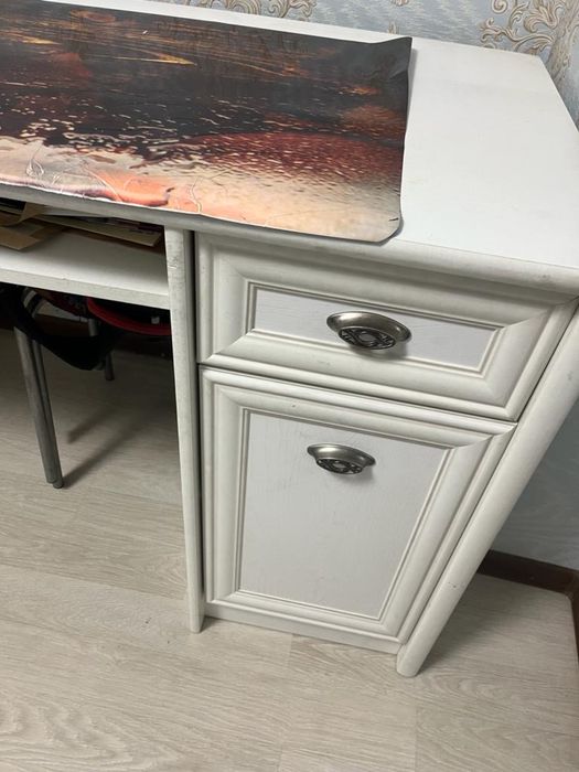 Стол отличный.