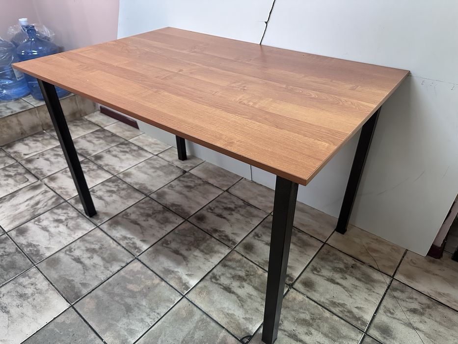 Столы (скатерти)и стулья(с чехлами)