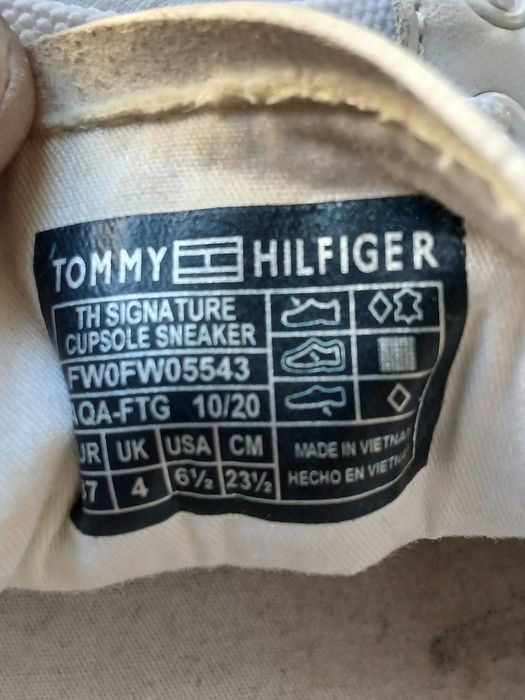 Маратонки Under Armour и Tommy Hilfiger