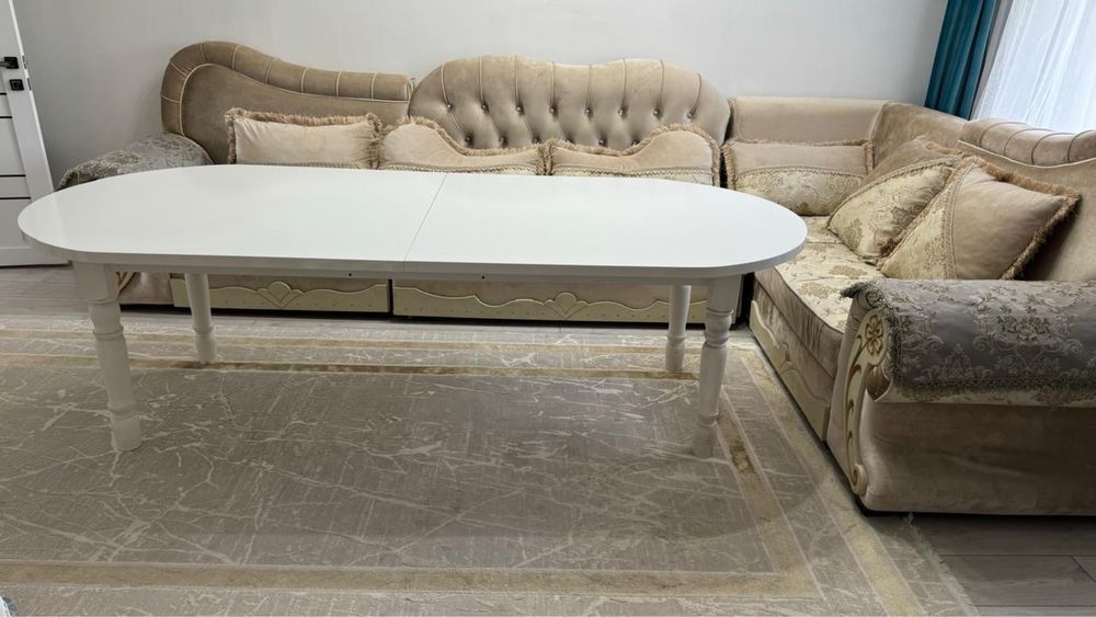 Стол вместе с диваном