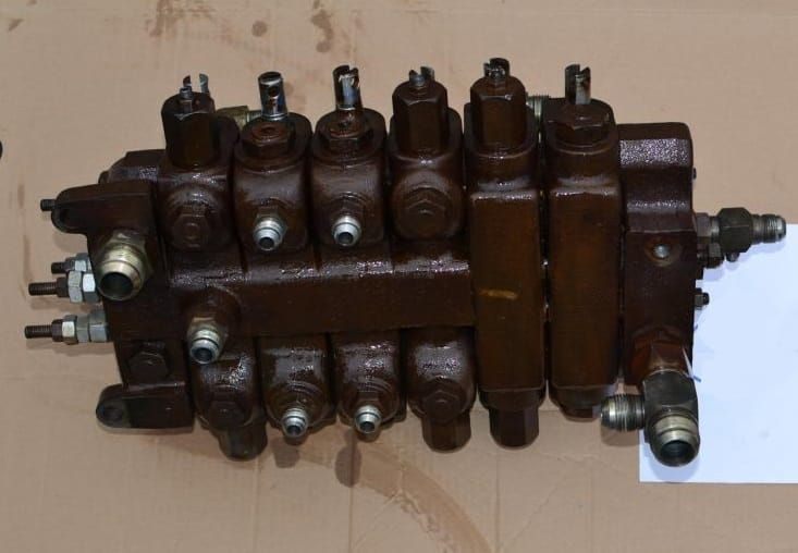 distribuitor buldoexcavator case580