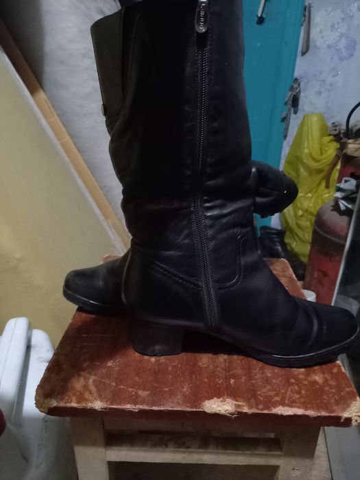 Продам женские сапоги