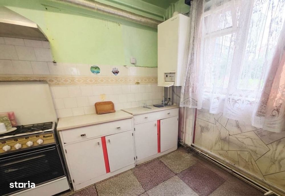 Vand apartament 3 camere parter Scriitorilor, necesita renivare