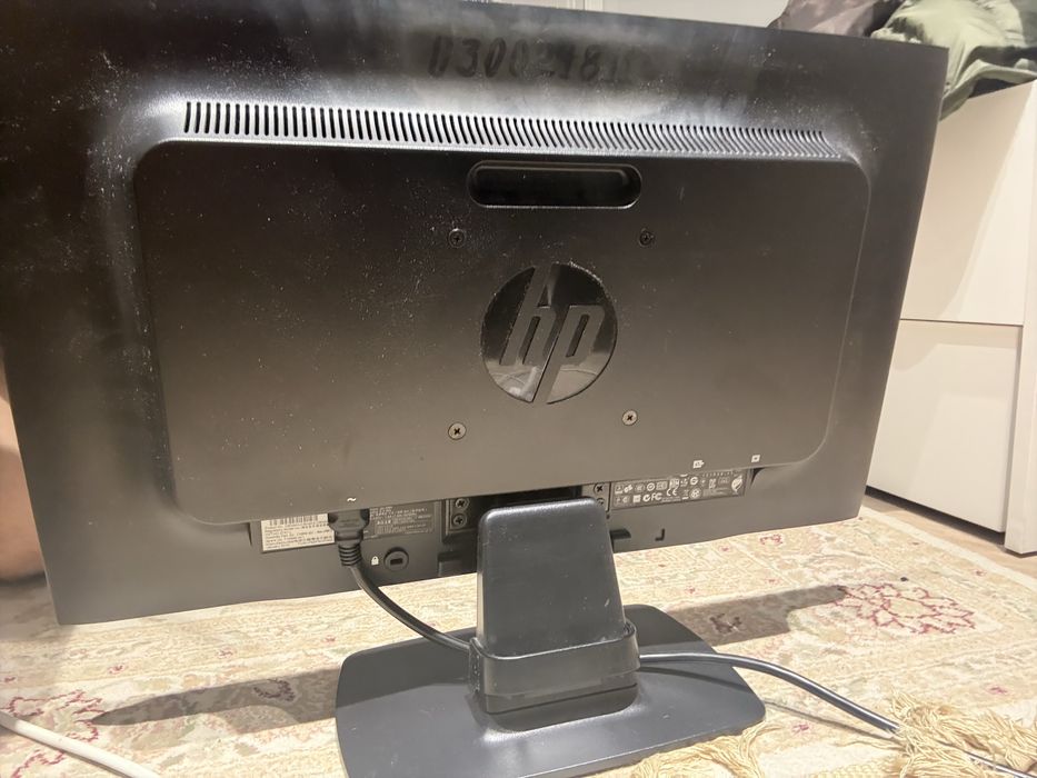 монитор HP ProDisplay P221, диагональ 21.5”.