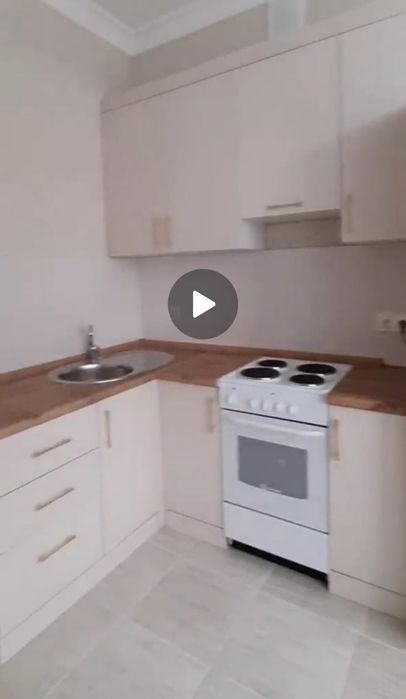 Продам кухонный гарнитур с электро плитой