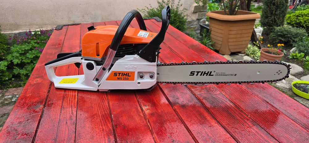 STIHL MS 250 бензинова резачка нова