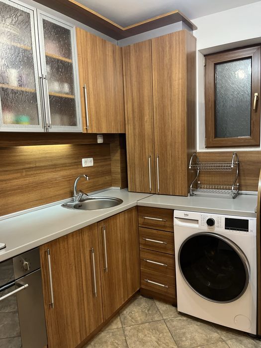 Продавам кухня с уредите/ без пералнята/ и СЕКЦИЯ