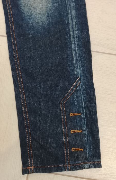 Vând blugi bărbați "Bright Fashion Denim"