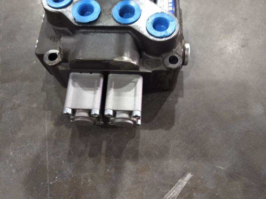 Продается гидрораспределитель  задней подвески