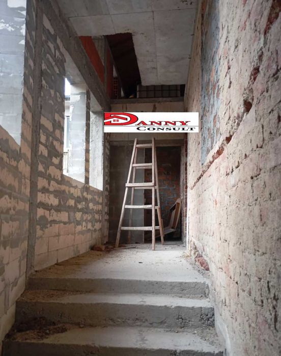 Двуетажна къща за продажба в гр. Плачковци