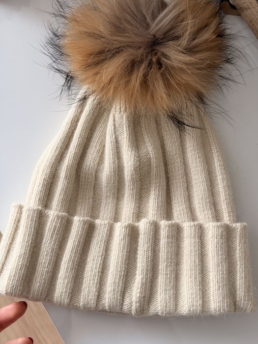 Страхотна зимна модерна шапка с пискюл
