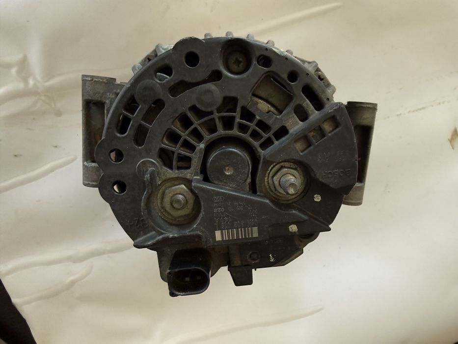 Alternator bosch 06H903016L  Audi a4 b8 140A