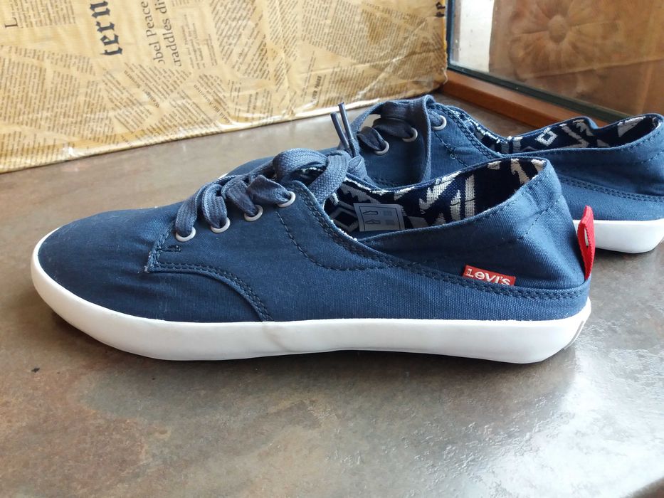 мъжки спортни обувки,гуменки,кецове,маратонки  Levi's ном 41 нови