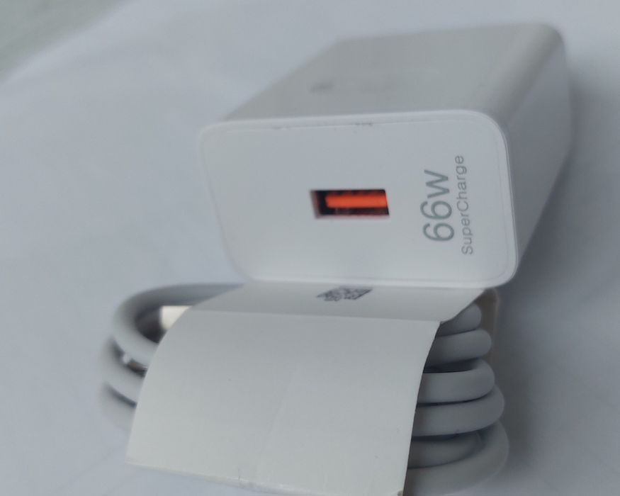 66 W  ново Зарядно за телефон с  кабел