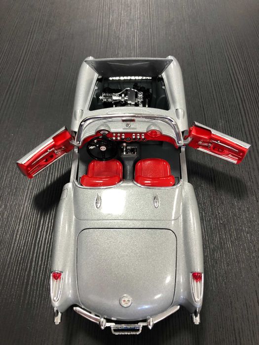 Метална колекционерска количка BBURAGO CHEVROLET CORVETTE 1957