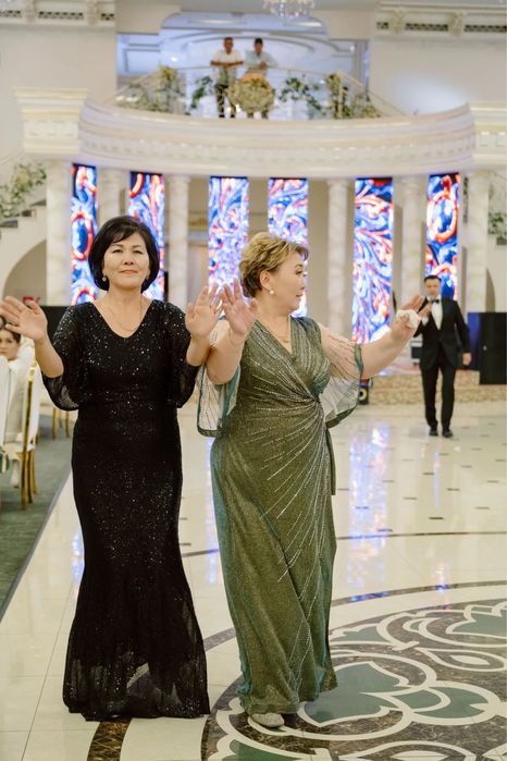 платье вечернее.