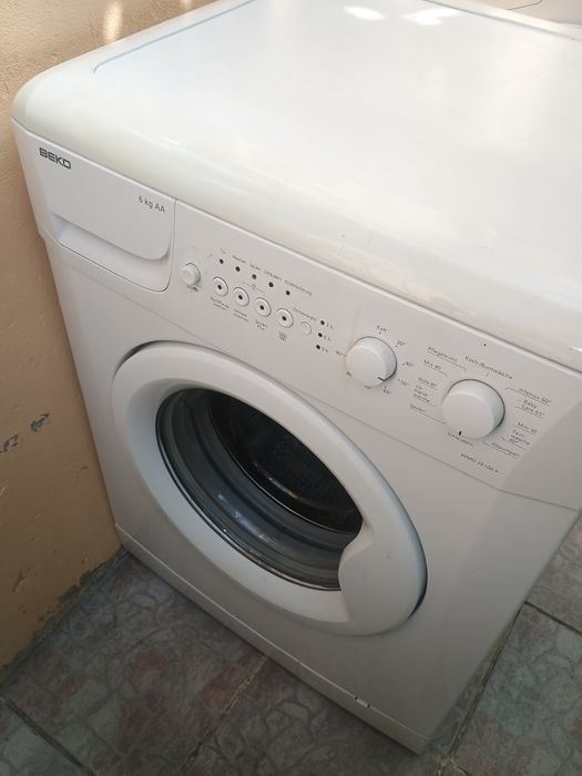 Frigider cu congelator tip combină frigorifică mașină de spălat rufe clasa AA Whirpool artic beko