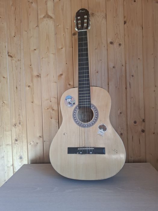 Продам классическую гитару