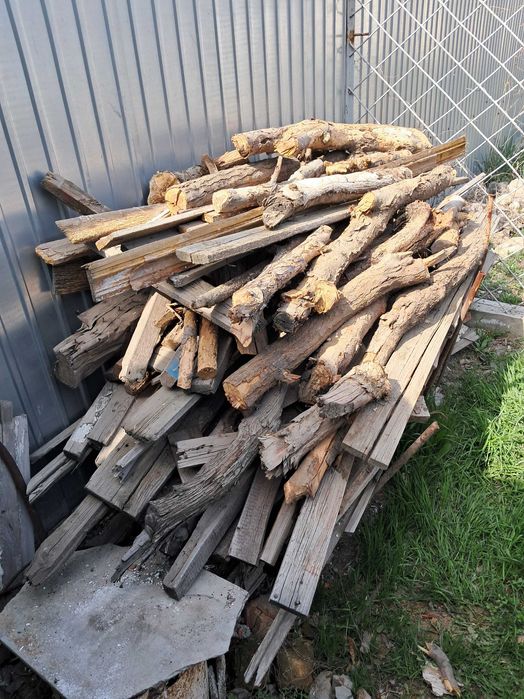 Дрова (доски, бревна)