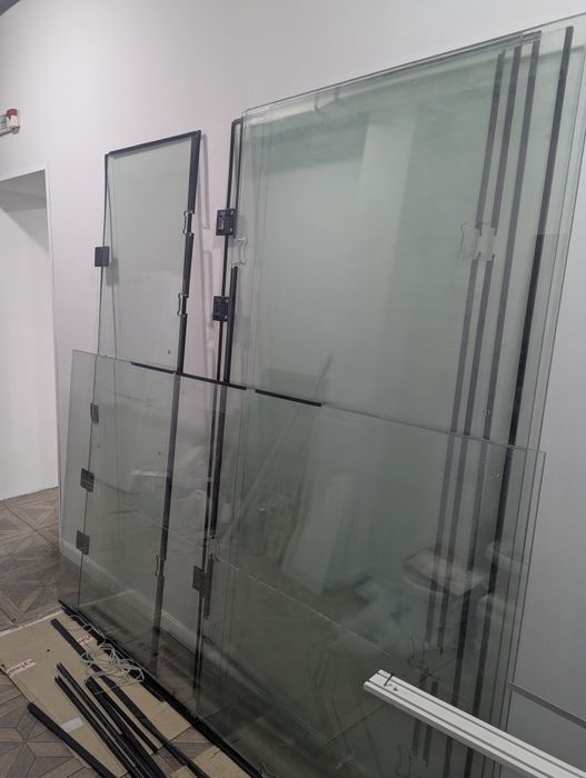 Стеклянные двери