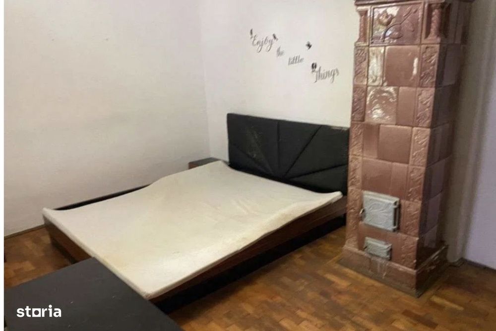 Vânzare casă cu 2 camere în curte comună cu vecini liniștiți