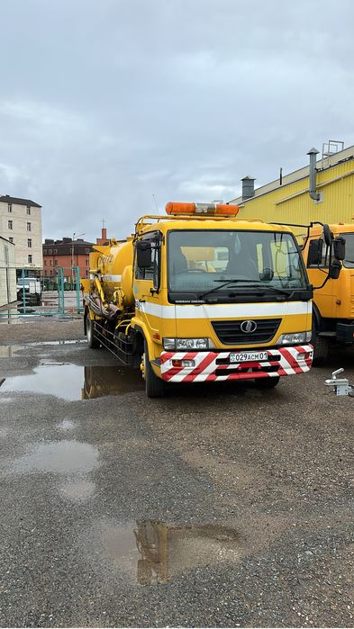 Илосос , ассмашина , ассенизатор .