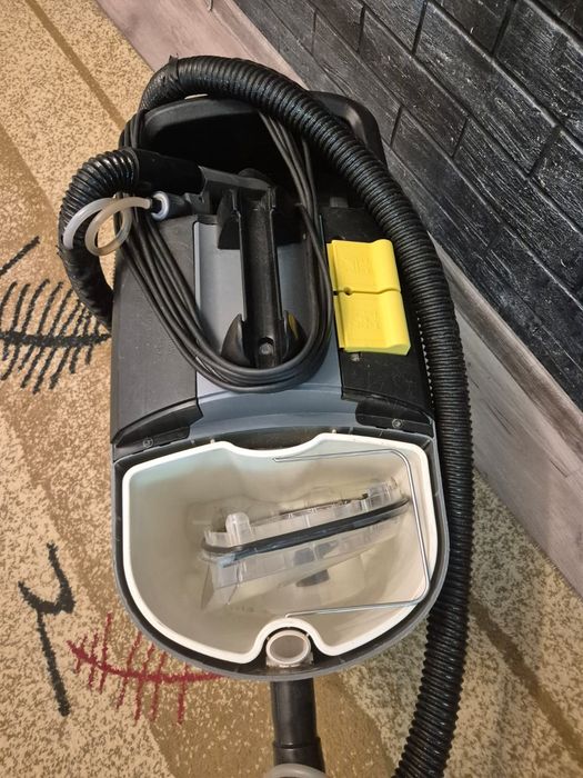 Моющий пылесос Karcher puzzi 10
