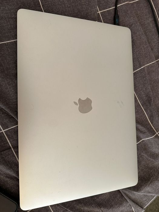 Vand MacBook Pro 2017 15Inch 16GB RAM 256GB i7 Radeon