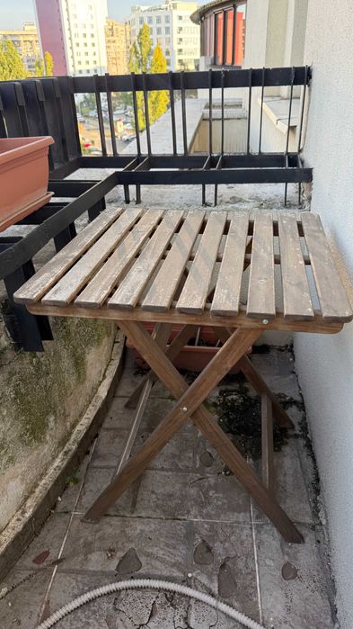 2 scaune pliabile si Masuta de Balcon Totul la 90 lei