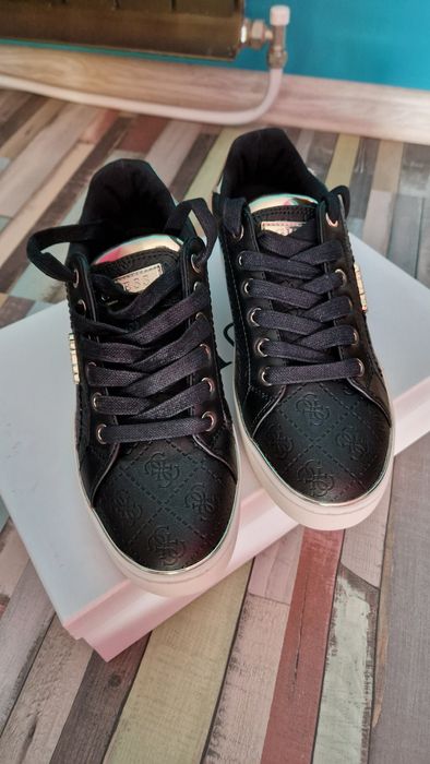 Нови дамски обувки Guess