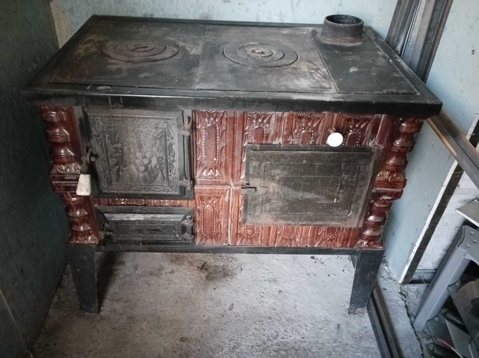 Soba teracota cu cuptor si plita de fonta pentru gatit