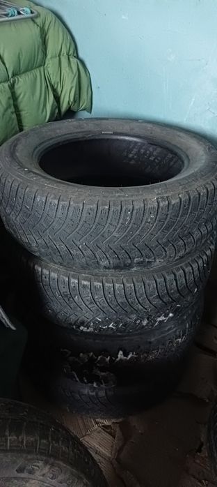 Продам резину на авто на 18