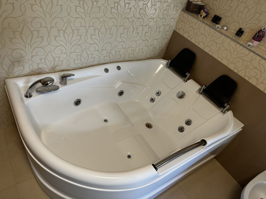 Vand cada cu hidromasaj  cu baterie inclusa