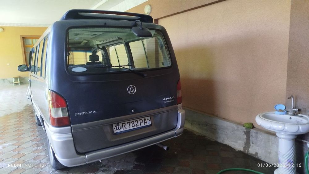 Istana mikro avtobus.