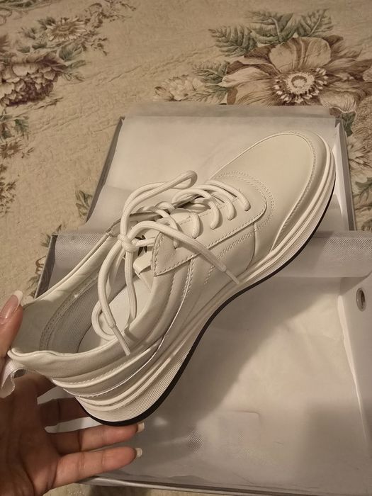 Кроссовки кожаные белые