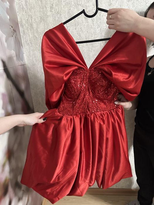 Платья вечерние,