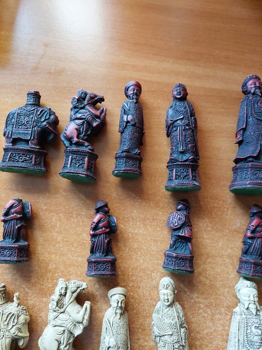 Vând set piese șah
